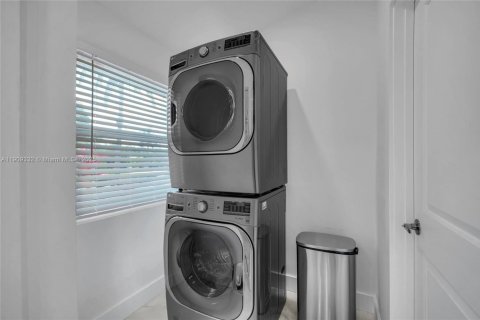 Villa ou maison à louer à North Miami Beach, Floride: 4 chambres, 200.48 m2 № 1964989 - photo 27