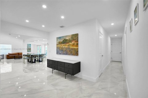 Villa ou maison à louer à North Miami Beach, Floride: 4 chambres, 200.48 m2 № 1964989 - photo 7