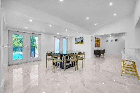 Villa ou maison à louer à North Miami Beach, Floride: 4 chambres, 200.48 m2 № 1964989 - photo 14