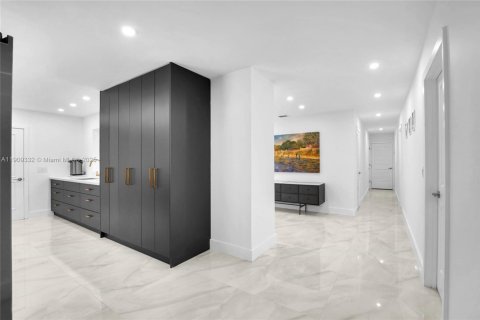 Villa ou maison à louer à North Miami Beach, Floride: 4 chambres, 200.48 m2 № 1964989 - photo 5