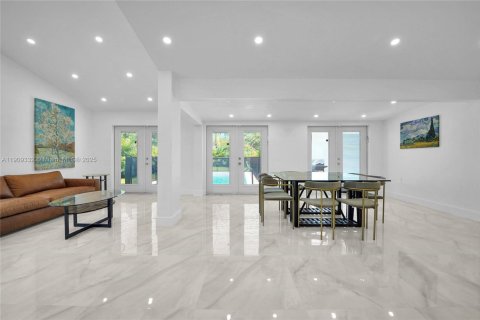 Villa ou maison à louer à North Miami Beach, Floride: 4 chambres, 200.48 m2 № 1964989 - photo 13