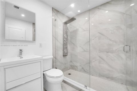 Villa ou maison à louer à North Miami Beach, Floride: 4 chambres, 200.48 m2 № 1964989 - photo 24