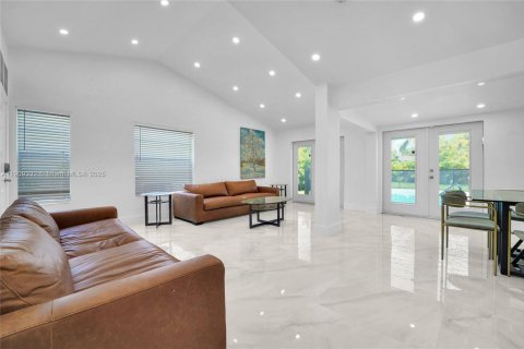 Villa ou maison à louer à North Miami Beach, Floride: 4 chambres, 200.48 m2 № 1964989 - photo 17