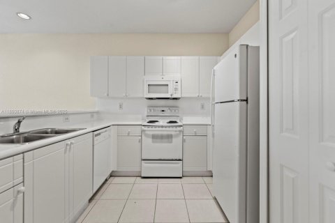 Townhouse in Homestead, Florida 3 bedrooms, 160.91 sq.m. № 1892108 - photo 13