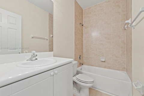 Townhouse in Homestead, Florida 3 bedrooms, 160.91 sq.m. № 1892108 - photo 17