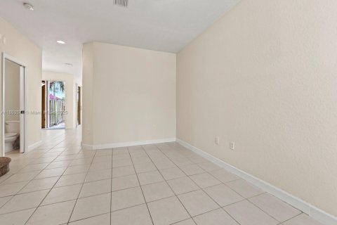 Townhouse in Homestead, Florida 3 bedrooms, 160.91 sq.m. № 1892108 - photo 4