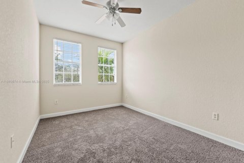 Townhouse in Homestead, Florida 3 bedrooms, 160.91 sq.m. № 1892108 - photo 19