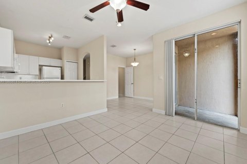 Townhouse in Homestead, Florida 3 bedrooms, 160.91 sq.m. № 1892108 - photo 11