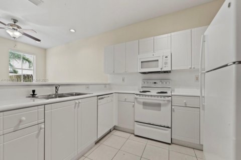 Townhouse in Homestead, Florida 3 bedrooms, 160.91 sq.m. № 1892108 - photo 12