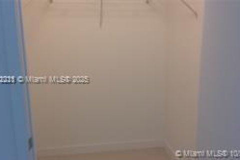 Condominio en alquiler en Miami, Florida, 2 dormitorios, 112.78 m2 № 1756770 - foto 7