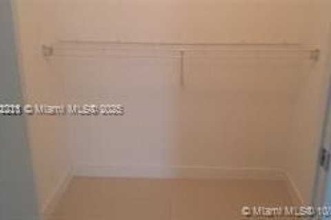 Condo in Miami, Florida, 2 bedrooms  № 1756770 - photo 5