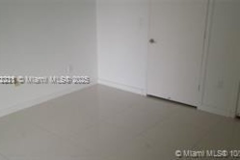 Condo in Miami, Florida, 2 bedrooms  № 1756770 - photo 6