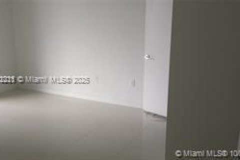 Condominio en alquiler en Miami, Florida, 2 dormitorios, 112.78 m2 № 1756770 - foto 4