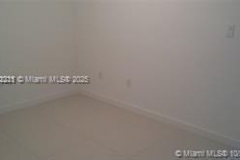 Condo in Miami, Florida, 2 bedrooms  № 1756770 - photo 3