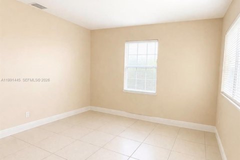Villa ou maison à vendre à Miami Gardens, Floride: 3 chambres, 110.74 m2 № 2052291 - photo 4