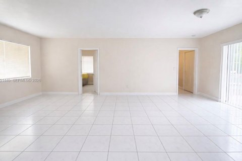 Villa ou maison à vendre à Miami Gardens, Floride: 3 chambres, 110.74 m2 № 2052291 - photo 2