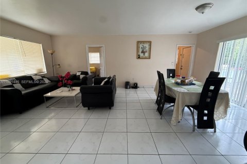 Villa ou maison à vendre à Miami Gardens, Floride: 3 chambres, 110.74 m2 № 2052291 - photo 3