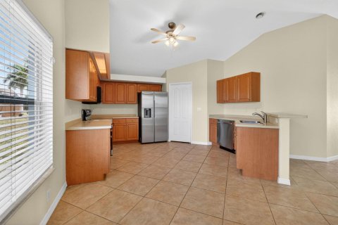 Villa ou maison à vendre à Cape Coral, Floride: 3 chambres, 166.85 m2 № 2248127 - photo 11