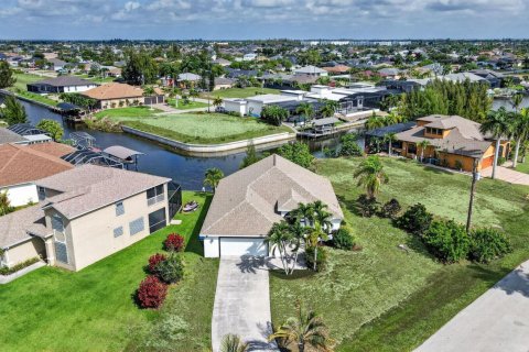 Villa ou maison à Cape Coral, Floride 3 chambres, 166.85 m2 № 2248127