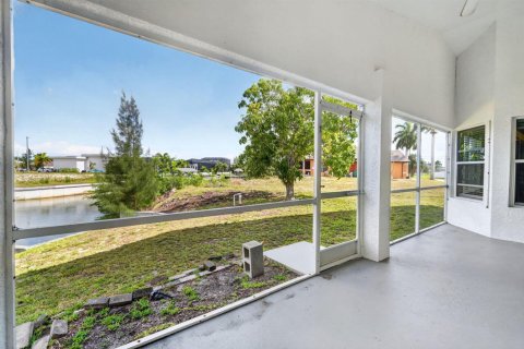 Villa ou maison à vendre à Cape Coral, Floride: 3 chambres, 166.85 m2 № 2248127 - photo 29