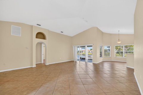 Villa ou maison à vendre à Cape Coral, Floride: 3 chambres, 166.85 m2 № 2248127 - photo 8