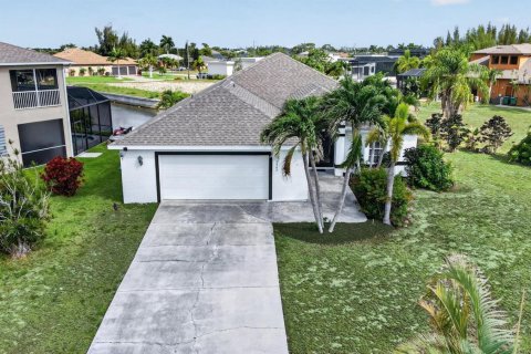 Villa ou maison à vendre à Cape Coral, Floride: 3 chambres, 166.85 m2 № 2248127 - photo 3