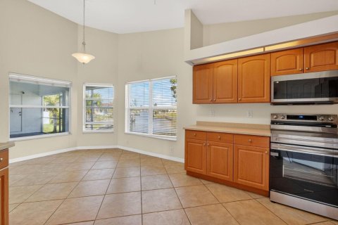 Villa ou maison à vendre à Cape Coral, Floride: 3 chambres, 166.85 m2 № 2248127 - photo 13