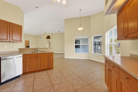 Villa ou maison à vendre à Cape Coral, Floride: 3 chambres, 166.85 m2 № 2248127 - photo 10
