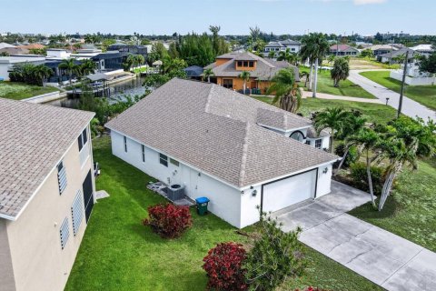 Villa ou maison à vendre à Cape Coral, Floride: 3 chambres, 166.85 m2 № 2248127 - photo 4