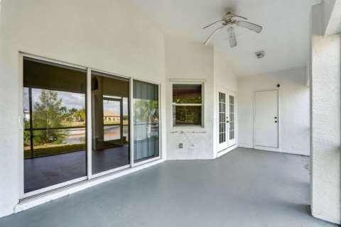 Villa ou maison à vendre à Cape Coral, Floride: 3 chambres, 166.85 m2 № 2248127 - photo 30