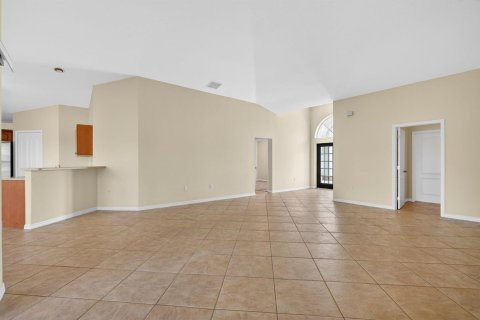 Villa ou maison à vendre à Cape Coral, Floride: 3 chambres, 166.85 m2 № 2248127 - photo 7