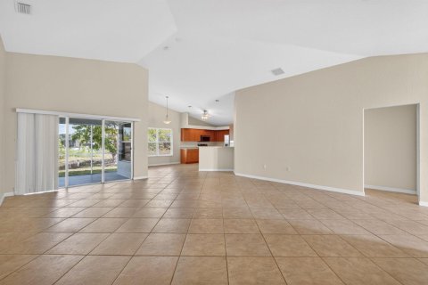 Villa ou maison à vendre à Cape Coral, Floride: 3 chambres, 166.85 m2 № 2248127 - photo 9