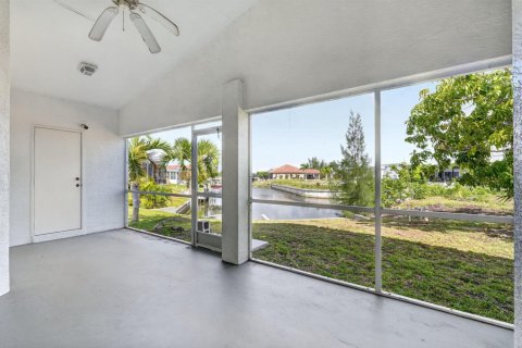 Villa ou maison à vendre à Cape Coral, Floride: 3 chambres, 166.85 m2 № 2248127 - photo 28