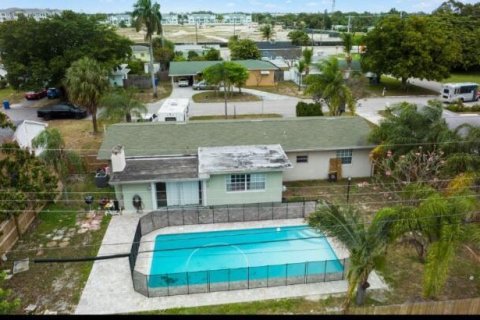 Casa en venta en Lantana, Florida, 3 dormitorios, 209.77 m2 № 1024309 - foto 1