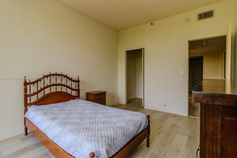 Condo in Key Biscayne, Florida, 2 bedrooms  № 1703654 - photo 15