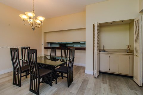 Condo in Key Biscayne, Florida, 2 bedrooms  № 1703654 - photo 8