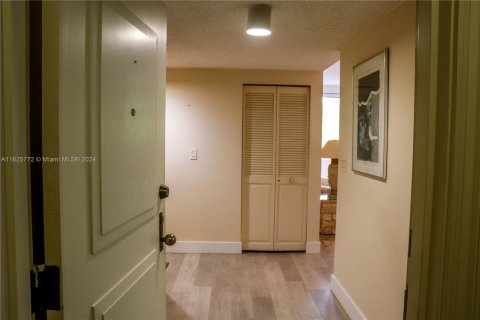 Condo in Key Biscayne, Florida, 2 bedrooms  № 1703654 - photo 5