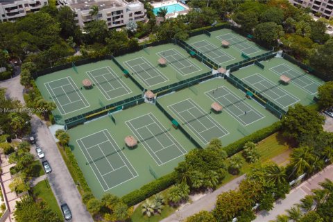 Condo in Key Biscayne, Florida, 2 bedrooms  № 1703654 - photo 22