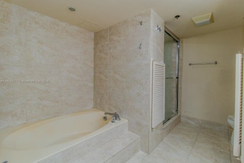 Condo in Key Biscayne, Florida, 2 bedrooms  № 1703654 - photo 13