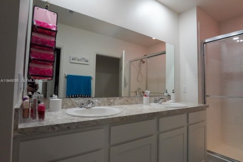 Снять в аренду виллу или дом в Порт-Сент-Луси, Флорида 3 спальни, 149.94м2, № 2005528 - фото 11