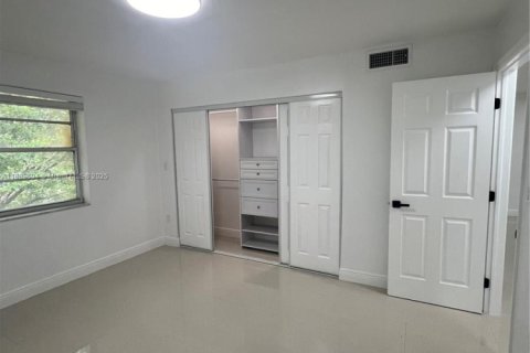 Condominio en alquiler en Palmetto Bay, Florida, 1 dormitorio, 61.69 m2 № 1950884 - foto 2