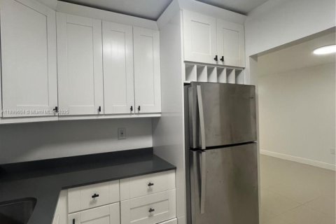 Condominio en alquiler en Palmetto Bay, Florida, 1 dormitorio, 61.69 m2 № 1950884 - foto 1