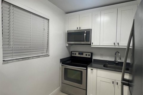 Condominio en alquiler en Palmetto Bay, Florida, 1 dormitorio, 61.69 m2 № 1950884 - foto 5
