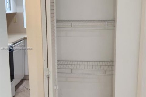 Снять в аренду кондоминиум в Майами, Флорида 1 спальня, 72.09м2, № 2030705 - фото 17