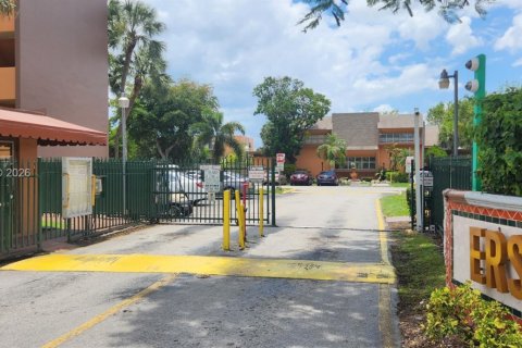 Снять в аренду кондоминиум в Майами, Флорида 1 спальня, 72.09м2, № 2030705 - фото 2