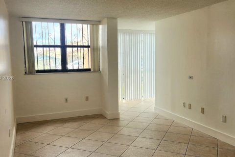 Снять в аренду кондоминиум в Майами, Флорида 1 спальня, 72.09м2, № 2030705 - фото 8