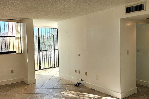 Снять в аренду кондоминиум в Майами, Флорида 1 спальня, 72.09м2, № 2030705 - фото 11