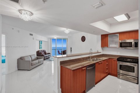 Copropriété à louer à Sunny Isles Beach, Floride: 1 chambre, 92.9 m2 № 1737957 - photo 1