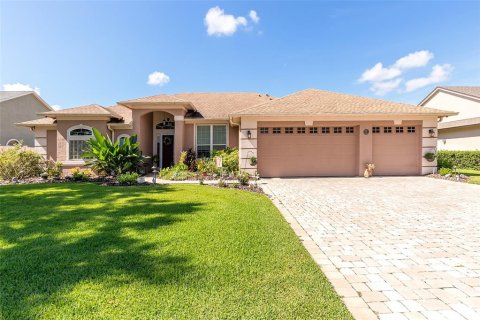 Villa ou maison à Belle Isle, Floride 4 chambres, 231.05 m2 № 2345406