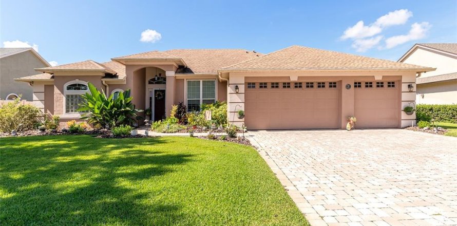 Villa ou maison à Belle Isle, Floride 4 chambres, 231.05 m2 № 2345406